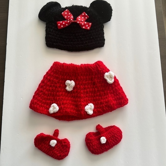 Minnie Mouse knitted skirt, booties and hat in red black and white elastic waist - Picture 1 of 7